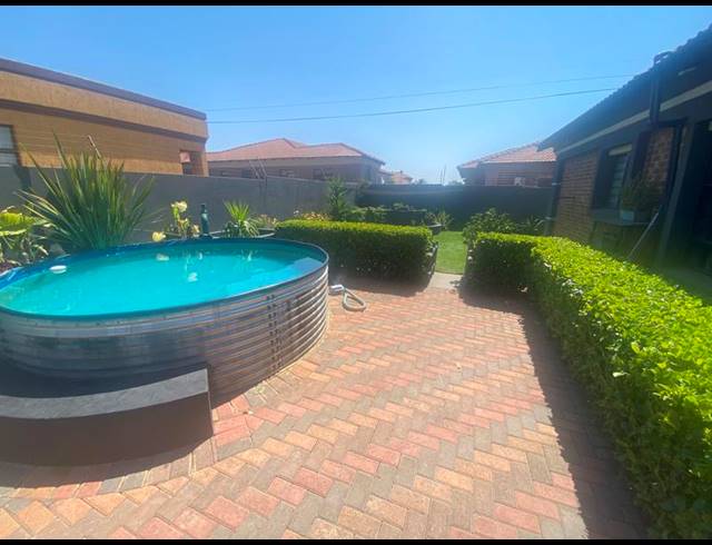 3 BEDROOM HOUSE FOR SALE IN AERORAND